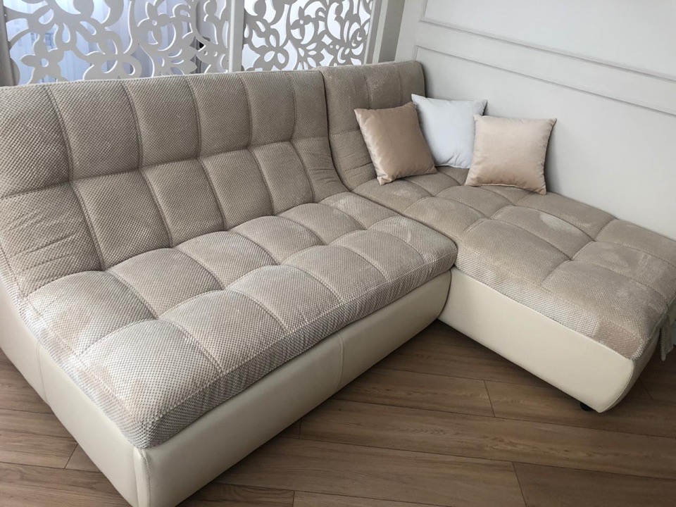 Угловой модульный диван с пуфом